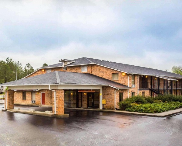 Econo Lodge Inn & Suites Lugoff image 1