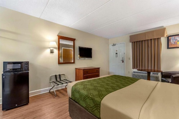 Econo Lodge Inn & Suites Lugoff image 15